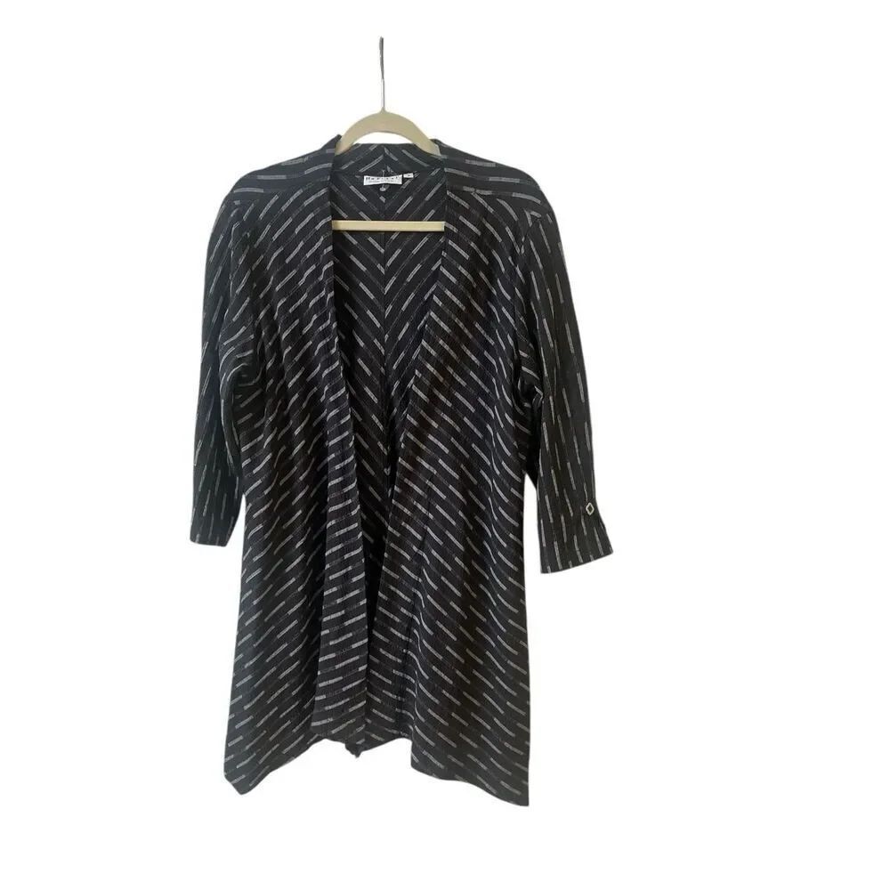 Habitat wrap style top black print 3/4 sleeve size Medium